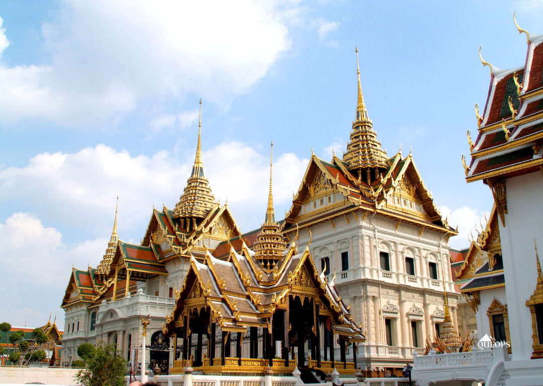 QT409 BANGKOK & TAILÂNDIA COM MULHERES GIRAFAS & TEMPLO BRANCO